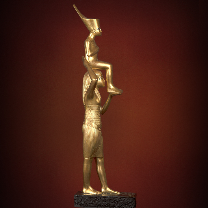 MENKARE WEARS THE KING