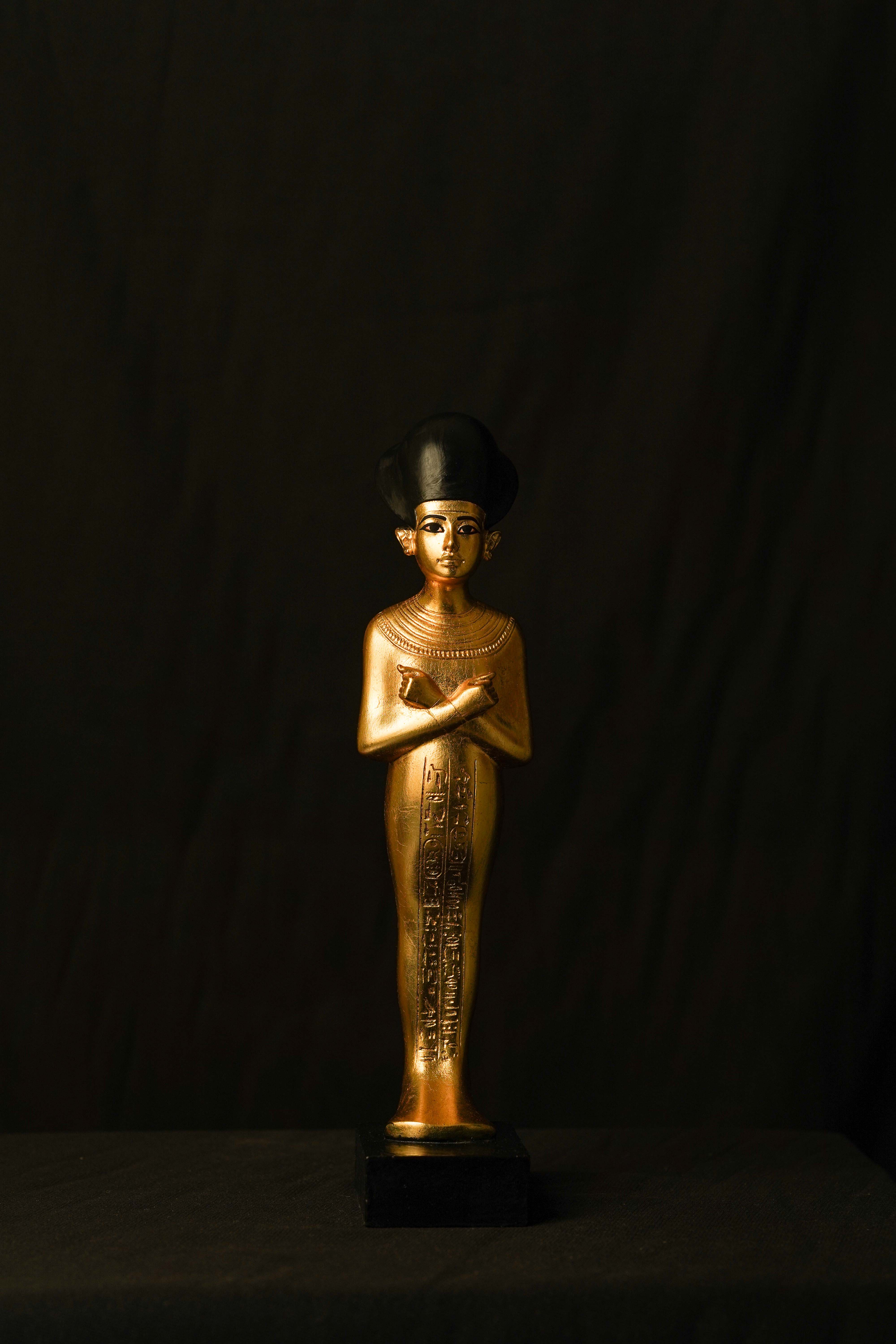 Egyptian King Tutankhamun statue, Museum replica for King Tutankhamun's statue, Replica statue for King